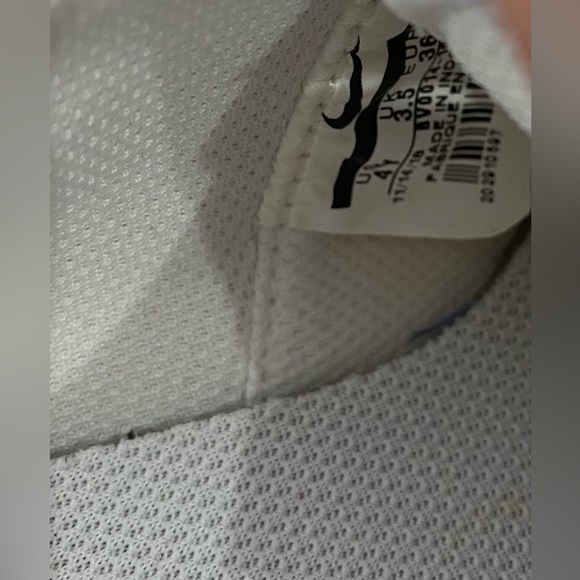 Nike: White and Gold Cortez Basic Junior Trainers- Size 4Y us - Picture 13 of 15